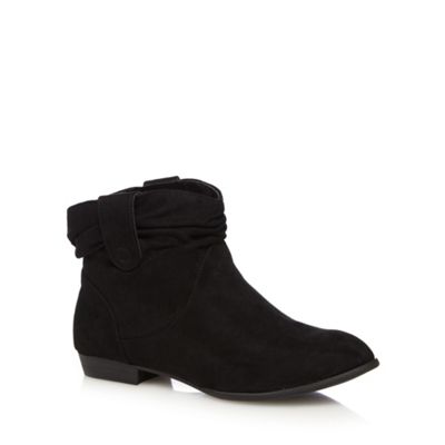 Black ruched ankle boots